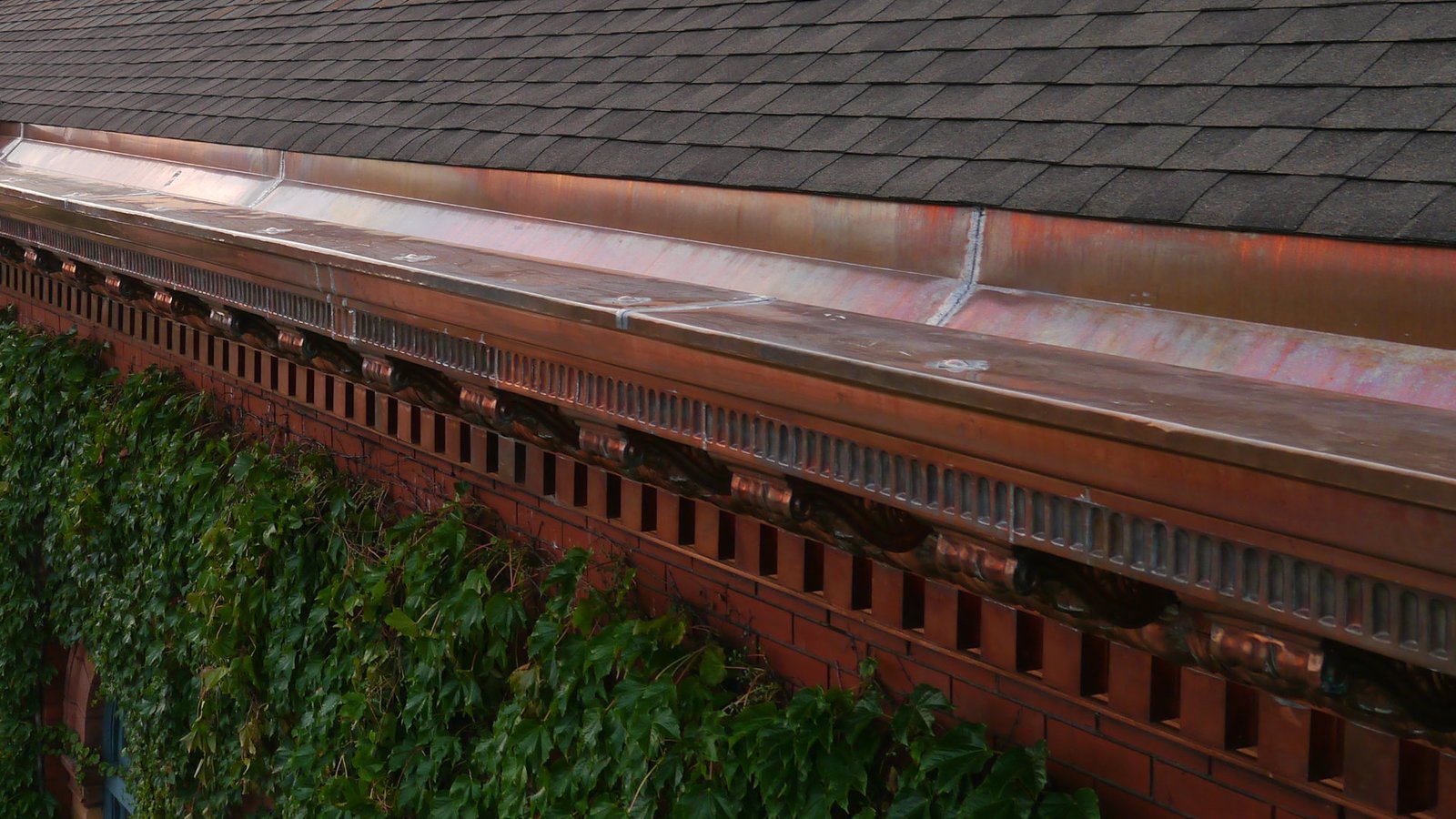Copper built in gutter over cornice Copper built in gutter over cornice